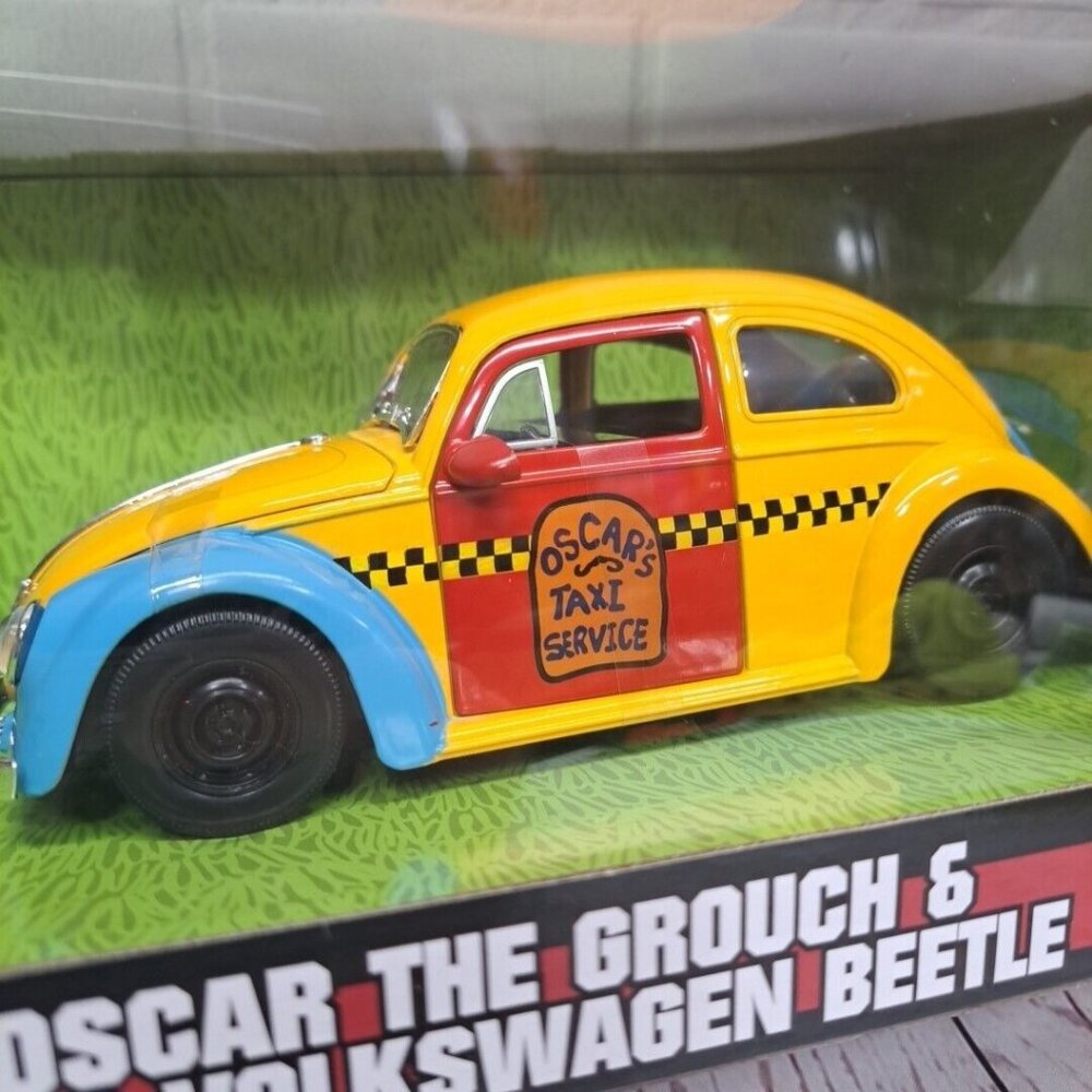 Oscar The Grouch & 1959 Volkswagen Beetle Die-Cast Model 1:43 Scale Hollywood Ri - Picture 2 of 9